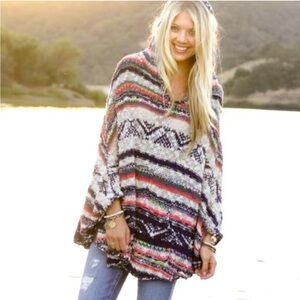 ☮️ Free People Poncho Sweater ☮️